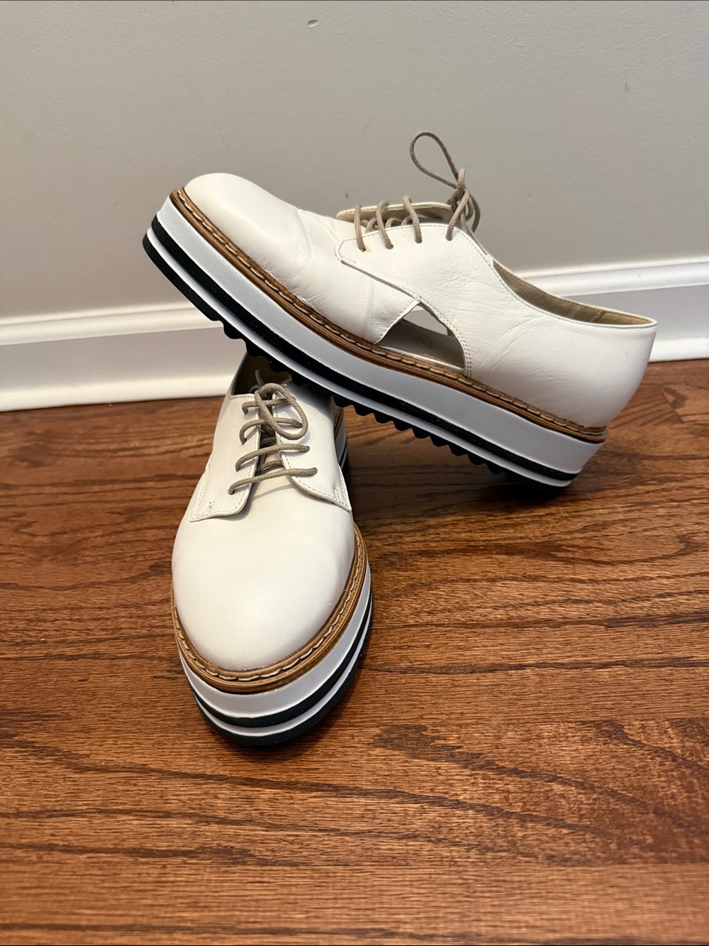 Summit by White Mountain Brody Platform Oxford in White Leather Made in Italy